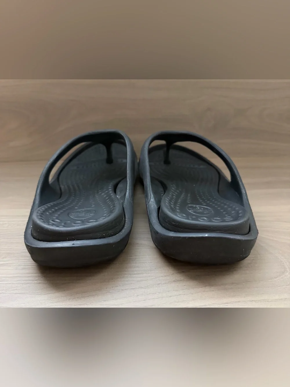 Crocs mens flip flops black Men’s Size 10/Women’s Size 12